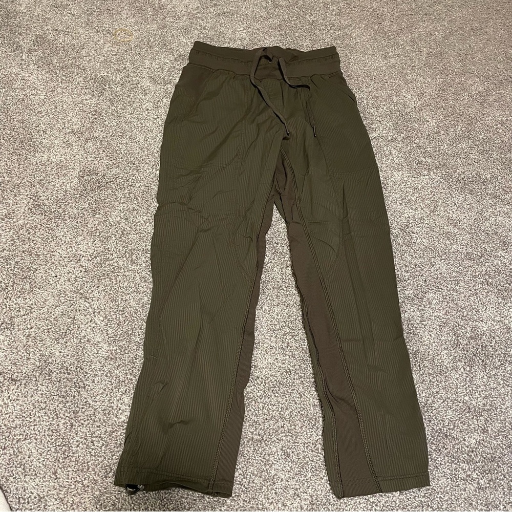 Lululemon Cropped Studio Pants Size 2